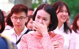[ẢNH] Nữ sinh Hà Nội bật khóc trong ngày bế giảng